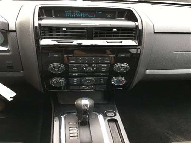 2010 Ford Escape AWD XLT 4dr SUV